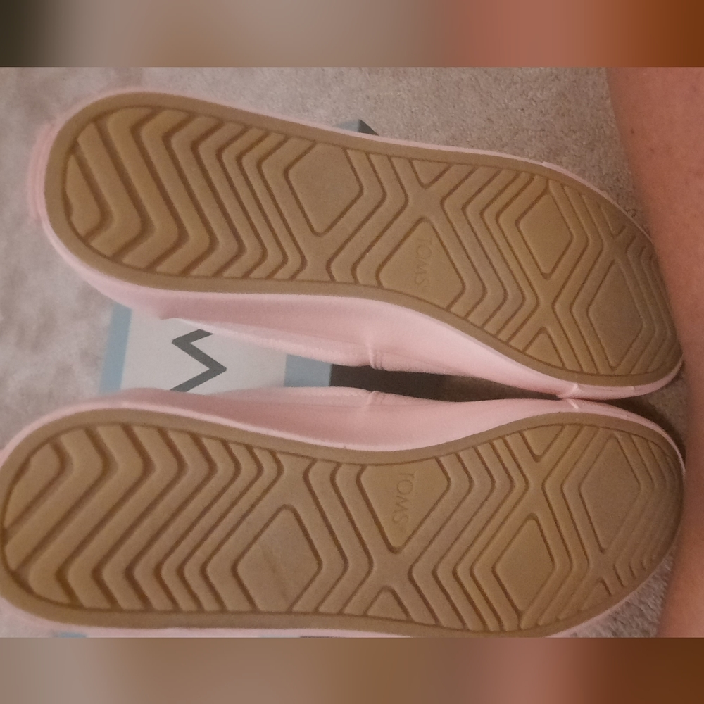 Toms - Picture 3 of 3